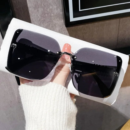 2025 New Fashion Cool Sunglasses Women Luxury Brand Letters Anti Strong Light Vintage Rimless Sun Glasses Ladies Gafas UV400
